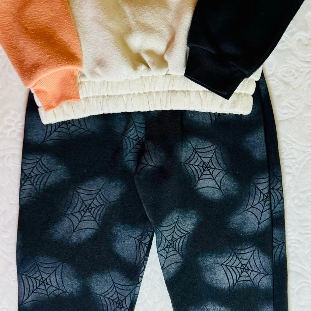 Too Cute To Spook Disney 5T Sweatsuit - Picture 9 of 15